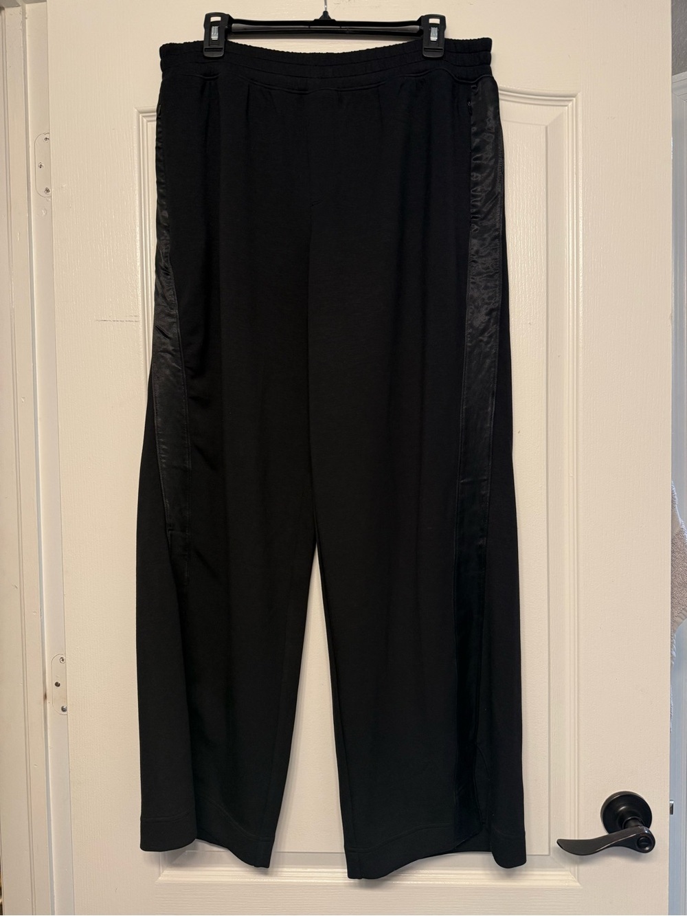 NWT OFFLINE By Aerie ChillUp Satin Track Wide Leg Pants Large Sporty Luxe - Picture 6 of 11